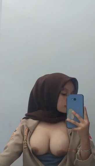 looking makes it hot_158