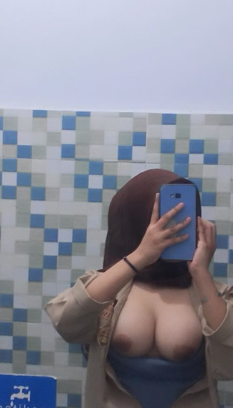 looking makes it hot_158