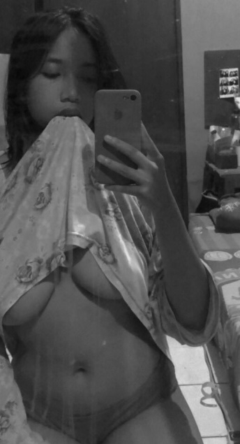 looking makes it hot_158