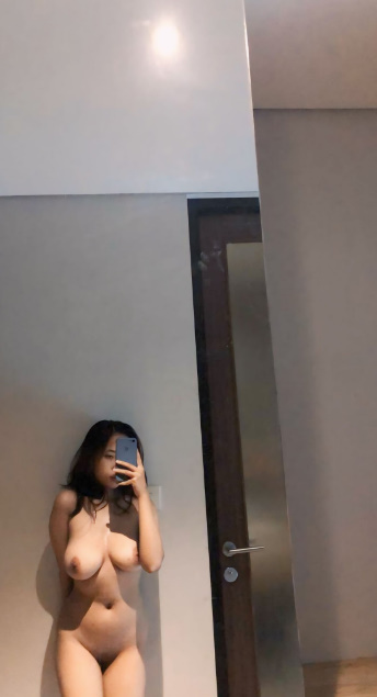 looking makes it hot_158