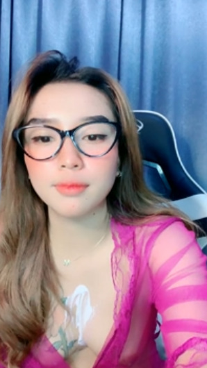 looking makes it hot_163