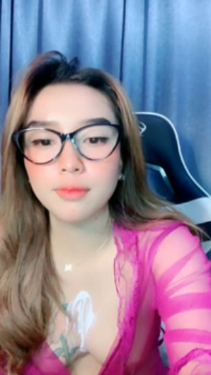 looking makes it hot_163