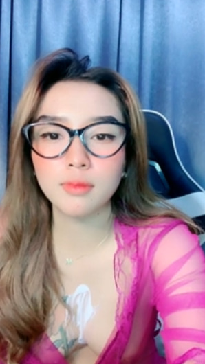 looking makes it hot_163