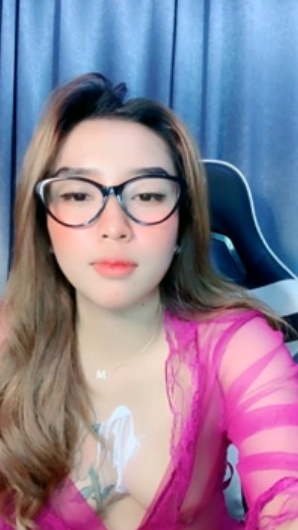 looking makes it hot_163