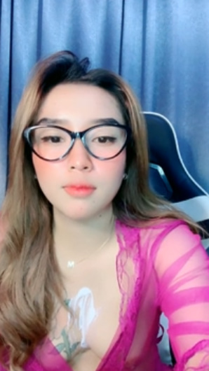 looking makes it hot_163