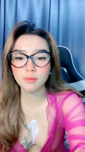 looking makes it hot_163