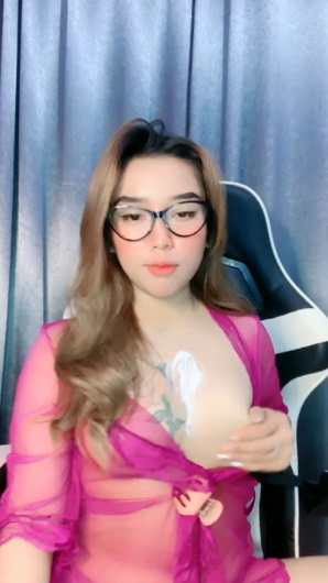 looking makes it hot_163