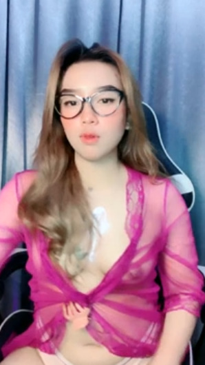 looking makes it hot_163