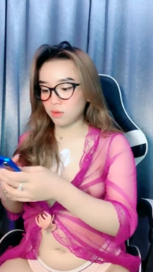 looking makes it hot_163