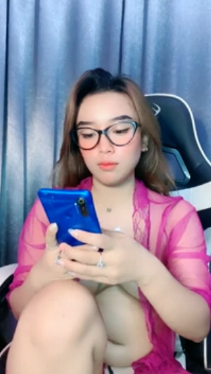 looking makes it hot_163