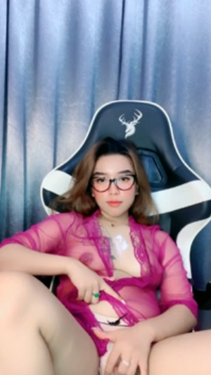 looking makes it hot_163