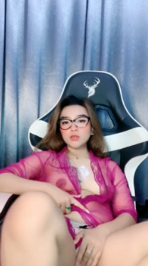 looking makes it hot_163