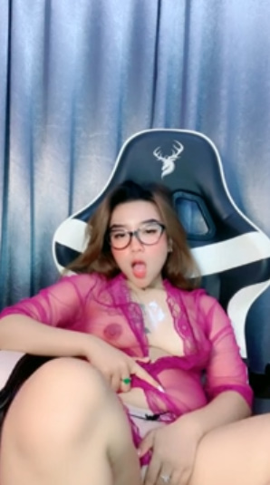 looking makes it hot_163