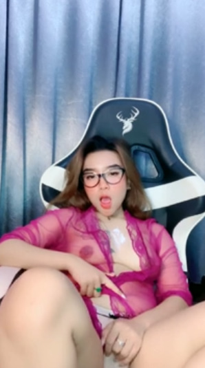 looking makes it hot_163