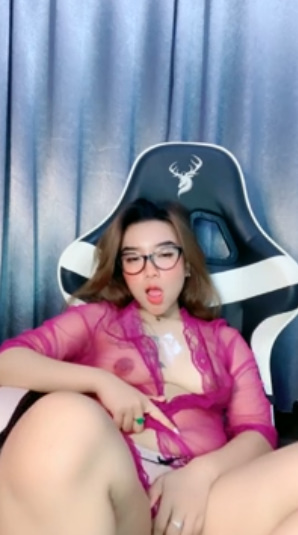 looking makes it hot_163