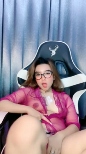 looking makes it hot_163