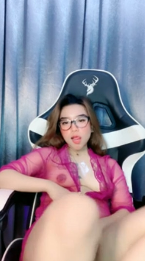 looking makes it hot_163