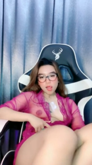 looking makes it hot_163