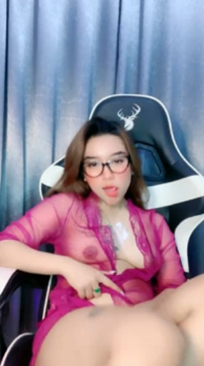 looking makes it hot_163