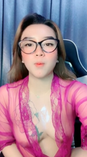 looking makes it hot_163