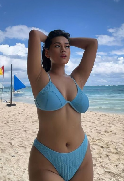 looking makes it hot_165