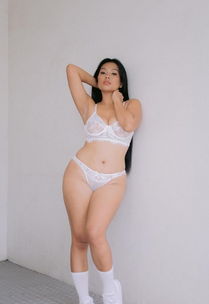 looking makes it hot_165