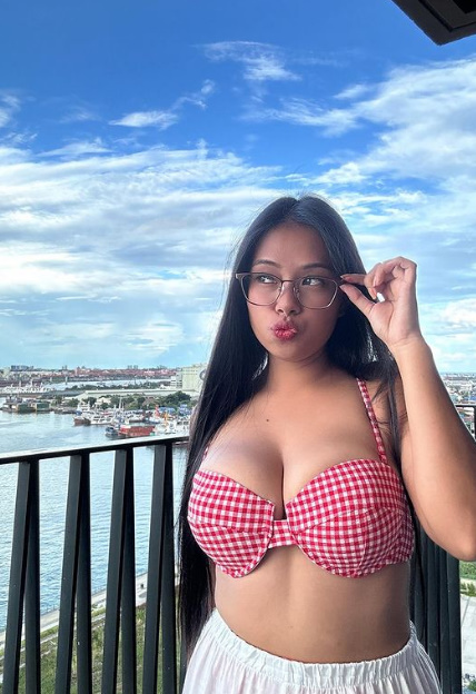 looking makes it hot_165