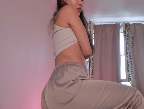 looking makes it hot_166