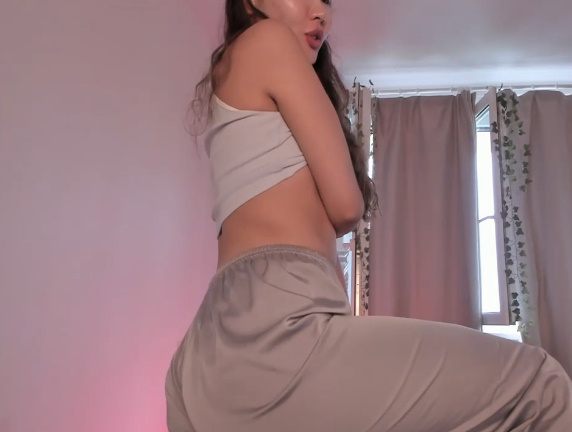 looking makes it hot_166