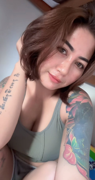 looking makes it hot_167