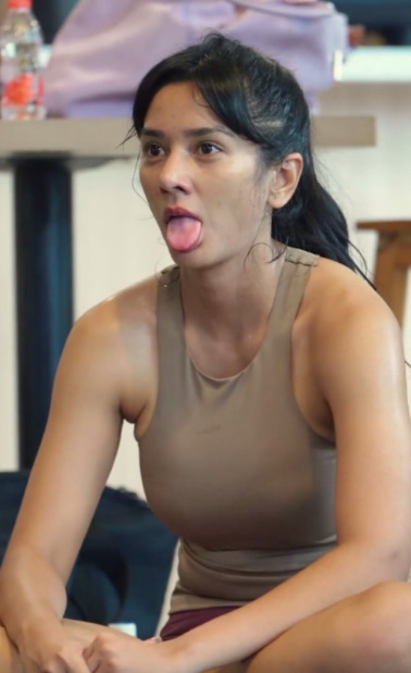 looking makes it hot_168