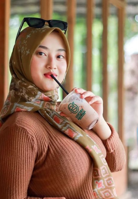 looking makes it hot_170