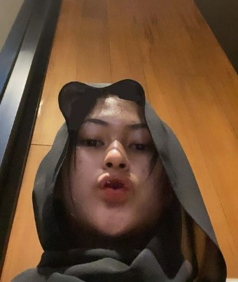 looking makes it hot_170