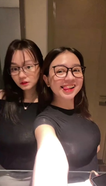 looking makes it uuhhooott_01