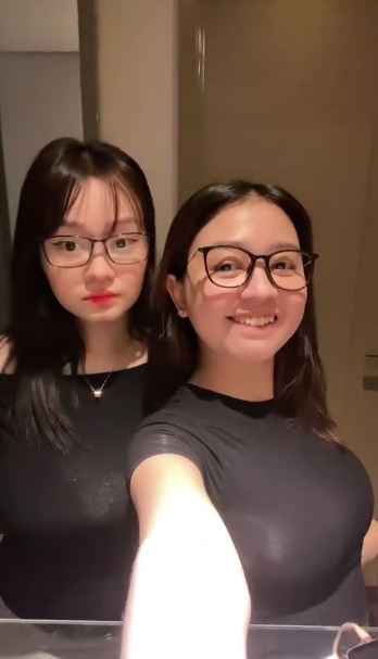 looking makes it uuhhooott_01