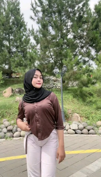 looking makes it uuhhooott_01