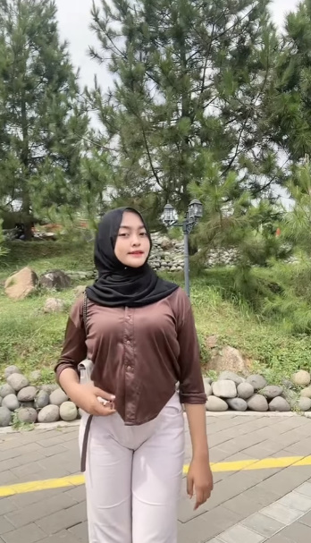 looking makes it uuhhooott_01