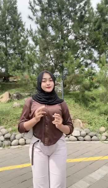 looking makes it uuhhooott_01