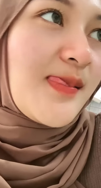 looking makes it uuhhooott_01