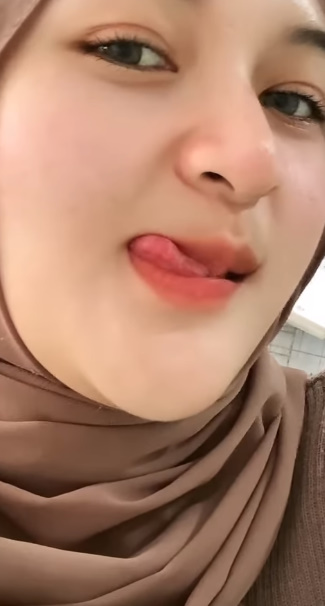 looking makes it uuhhooott_01