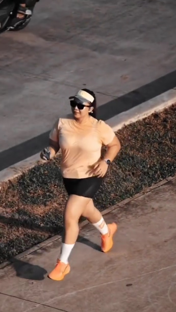 looking makes it uuhhooott_01