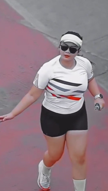 looking makes it uuhhooott_01