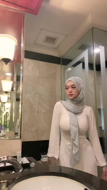 looking makes it uuhhooott_01