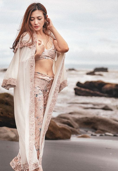 looking makes it uuhhooott_03