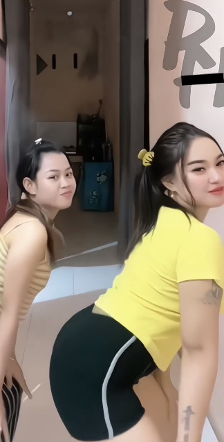 looking makes it uuhhooott_04