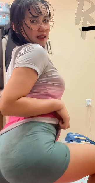 looking makes it uuhhooott_04