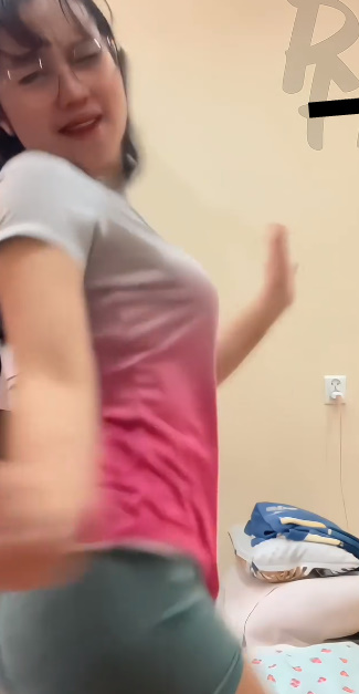 looking makes it uuhhooott_04