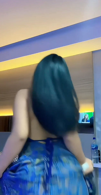 looking makes it uuhhooott_04