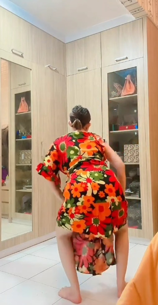 looking makes it uuhhooott_04