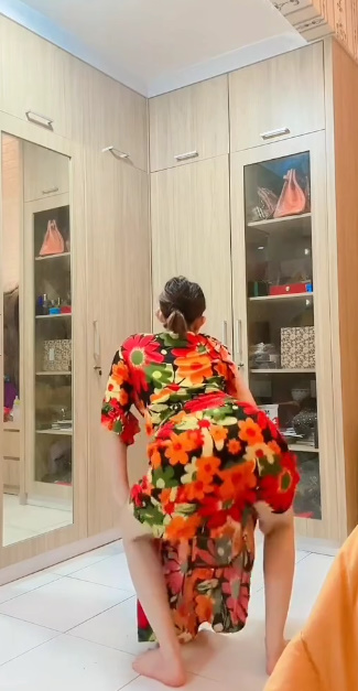 looking makes it uuhhooott_04